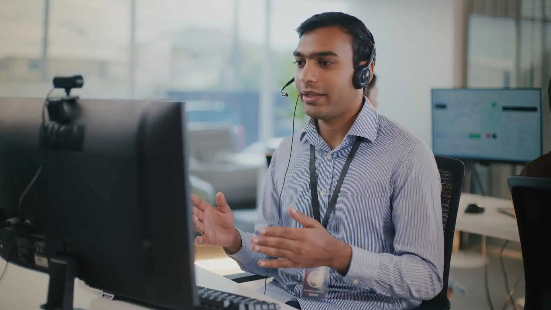 Contact center agent having a video conversation